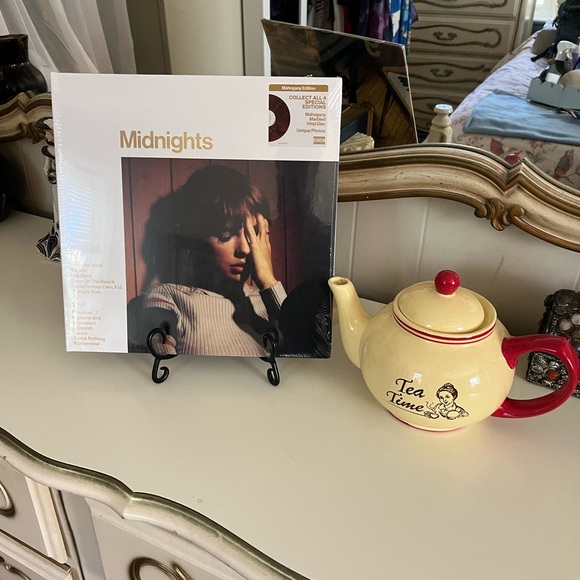 Taylor Swift Accessories - NIP | Taylor Swift Mahogany Marbled Vinyl Disc!!